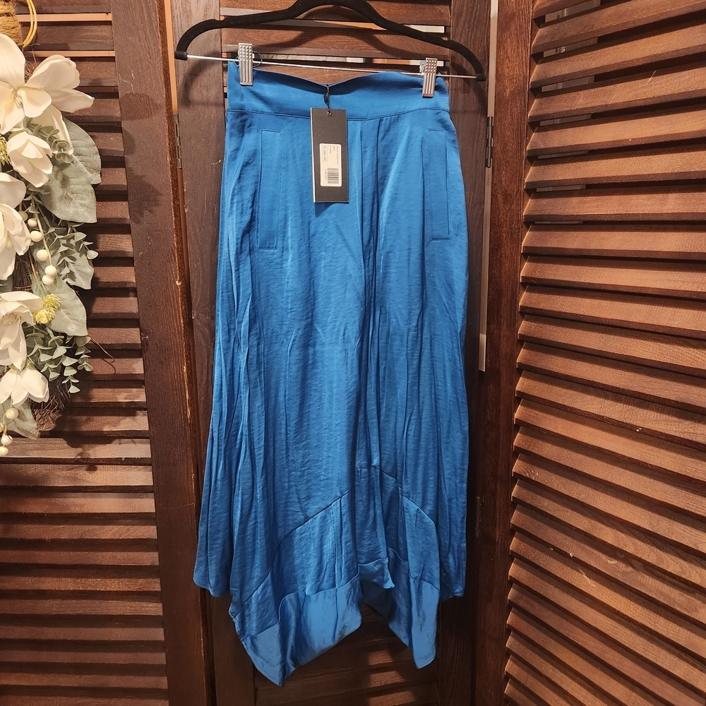 Women's Cropped Handkerchief Hem Pants - Blue
